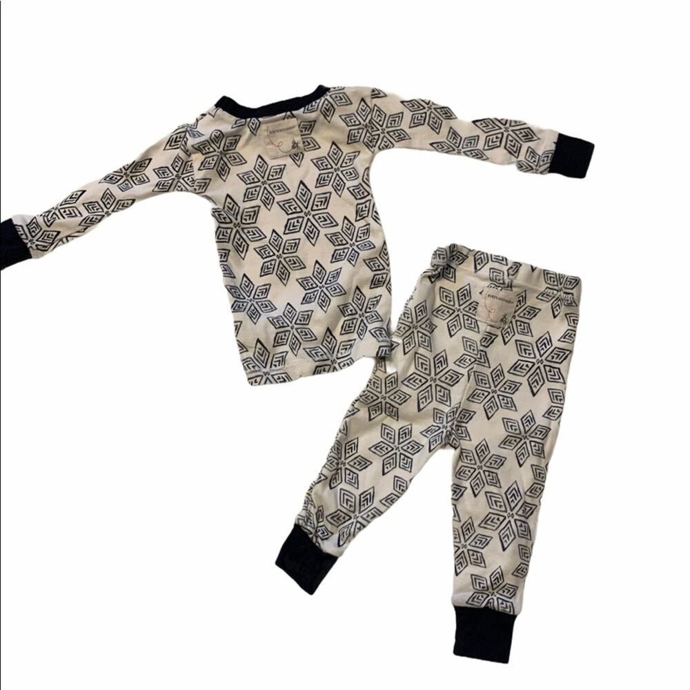 Burt’s Bees Organic Cotton Snowflake Print Pajamas
